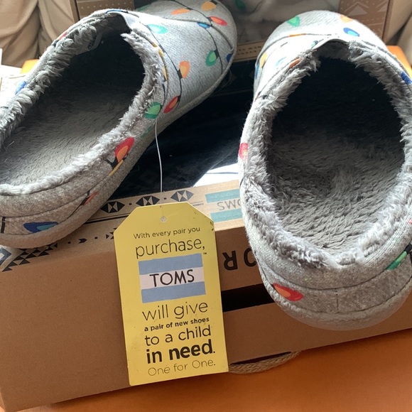 Brand New Mens Glow in the Dark Slippers - Picture 2 of 7